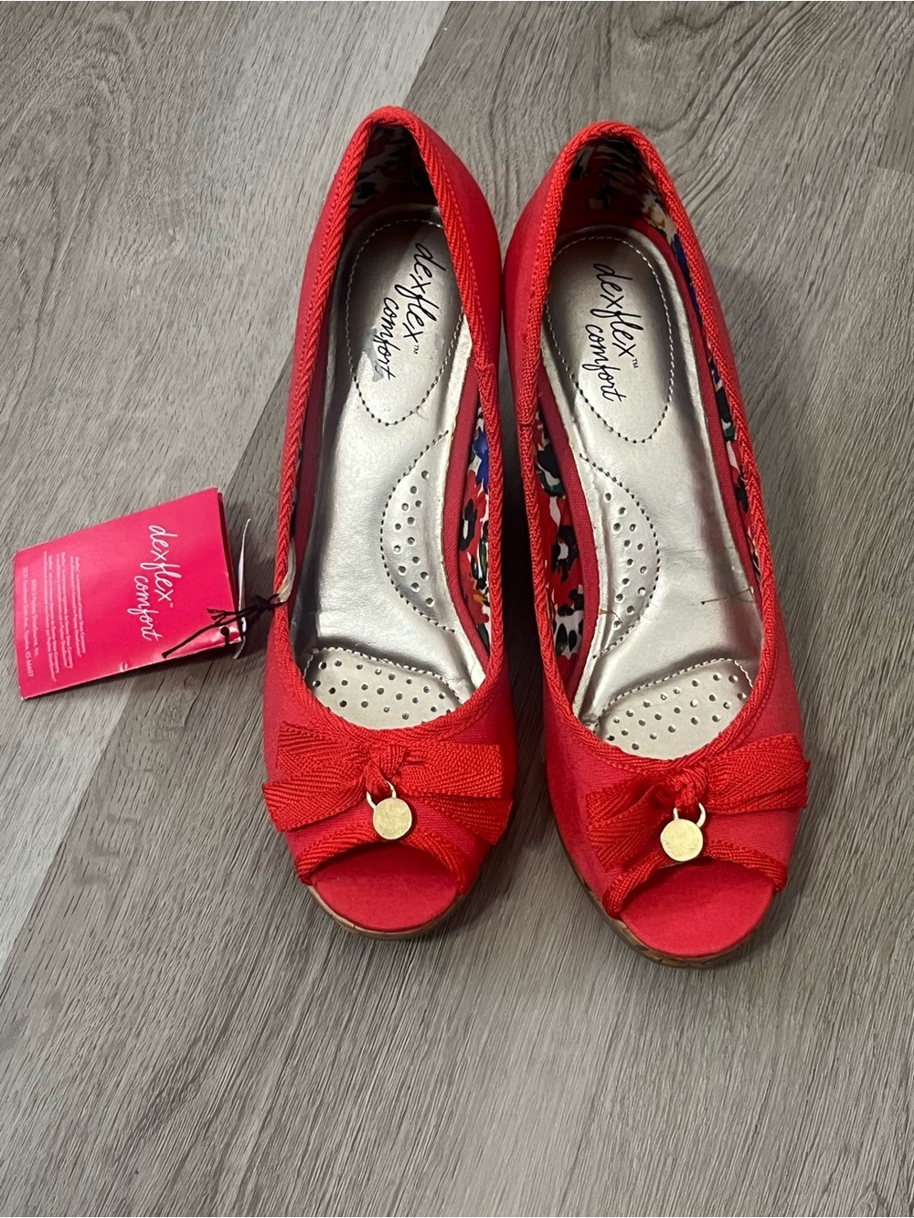 Dexflex comfort NWT Red Peep-Toe Comfort Flats